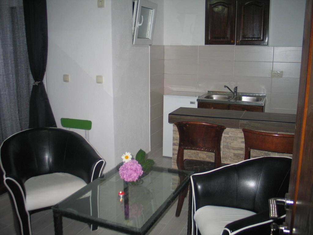 Guest House Dena โดบราวอดา ห้อง รูปภาพ