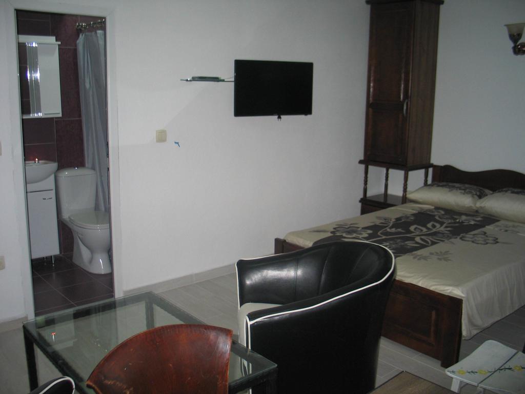 Guest House Dena โดบราวอดา ห้อง รูปภาพ