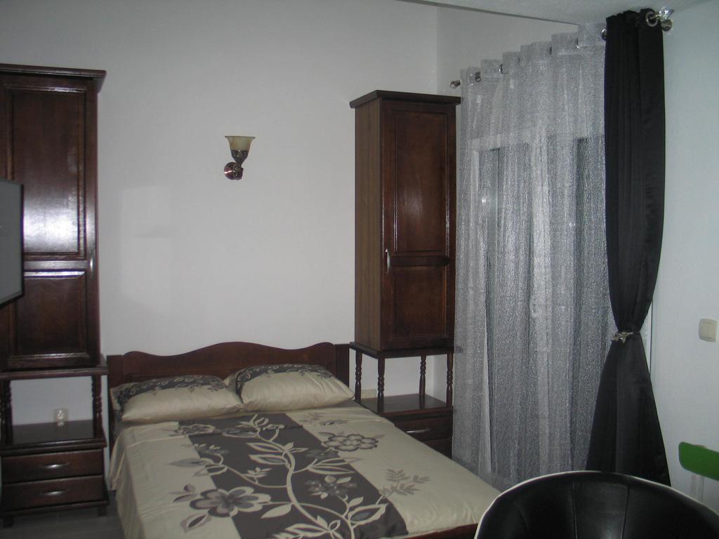 Guest House Dena โดบราวอดา ห้อง รูปภาพ
