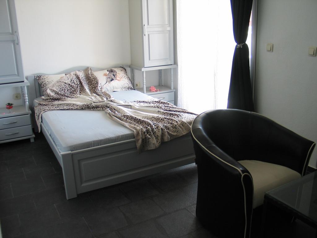Guest House Dena โดบราวอดา ห้อง รูปภาพ
