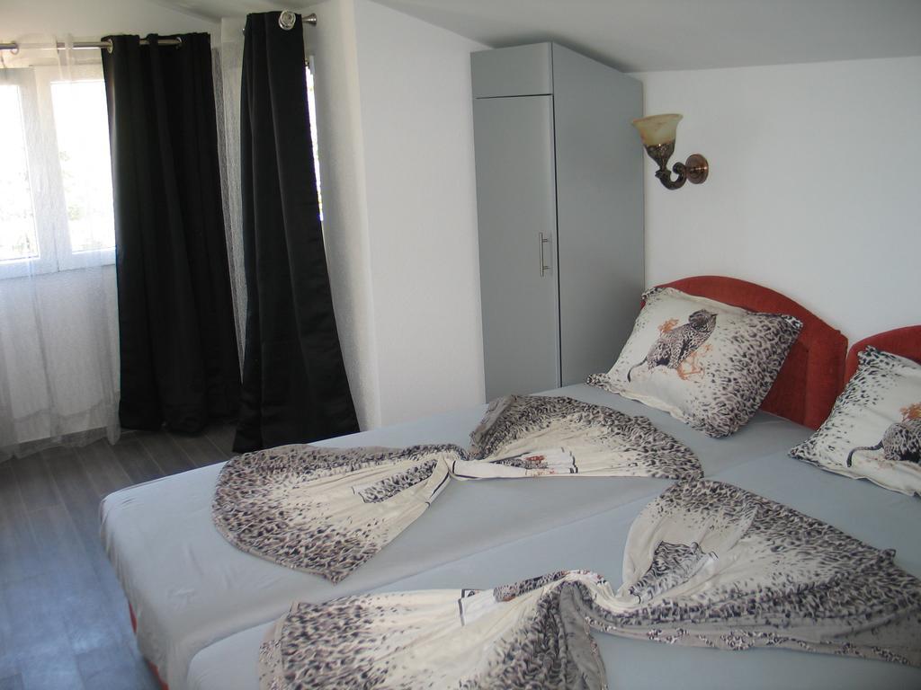 Guest House Dena โดบราวอดา ห้อง รูปภาพ