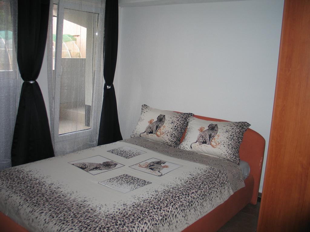 Guest House Dena โดบราวอดา ภายนอก รูปภาพ