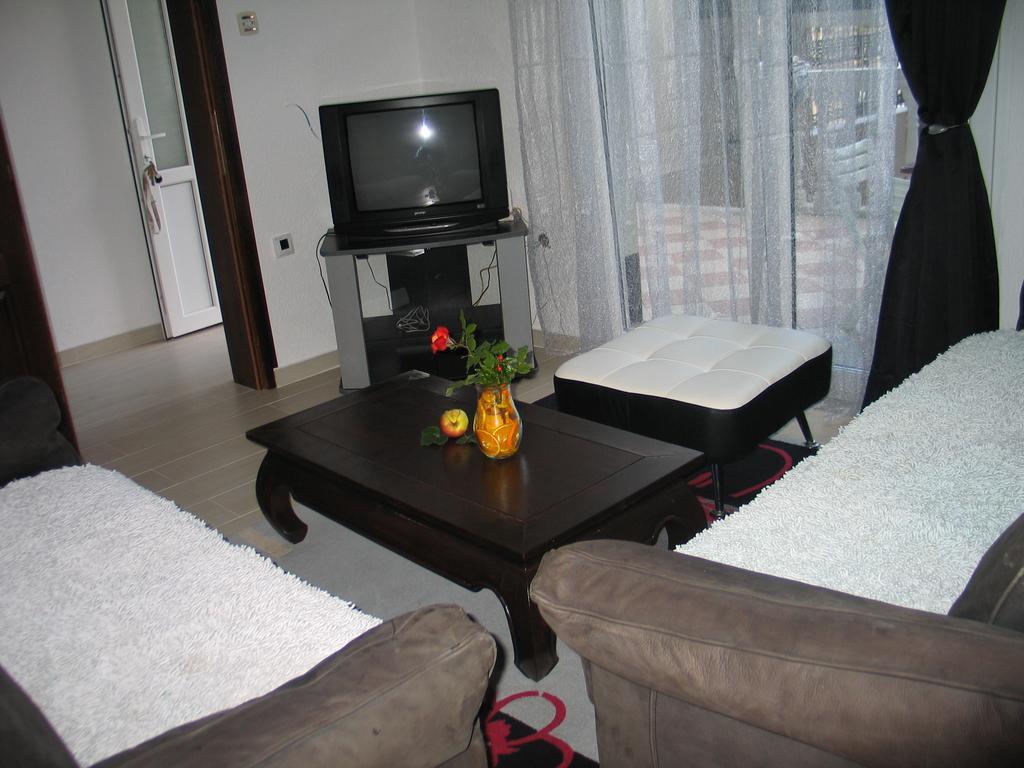Guest House Dena โดบราวอดา ภายนอก รูปภาพ