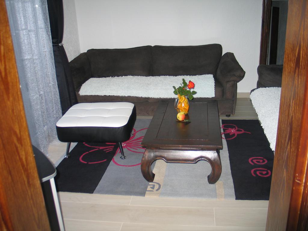 Guest House Dena โดบราวอดา ภายนอก รูปภาพ
