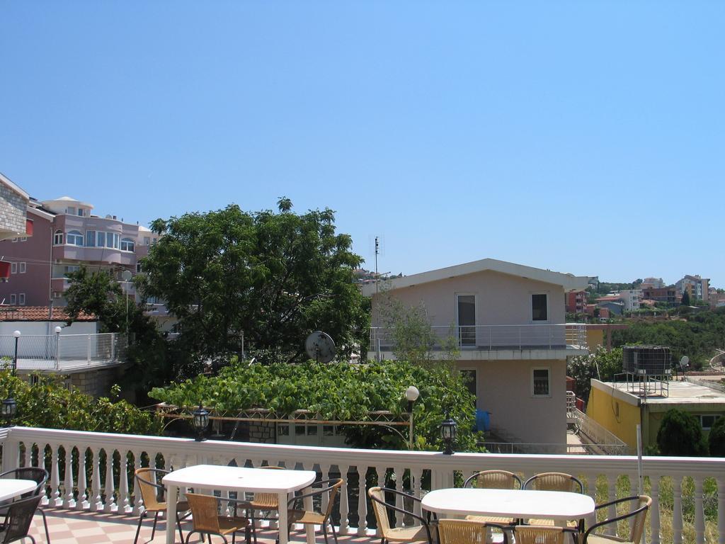 Guest House Dena โดบราวอดา ภายนอก รูปภาพ